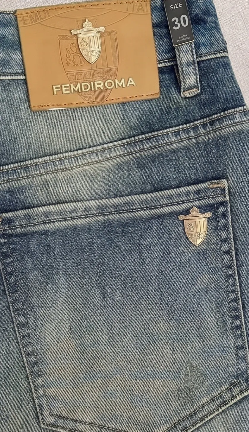 LP's latest 2036 spring and summer new casual jeans for men! Heavy duty washed jeans! Customized fabrics are softer and more comfortable than ordinary denim fabrics! Ultra-heavy industrial washing process and dual-process washing. The entire pair of pants has a comfortable hand feel, and the level of fineness and breathable effect are top-notch. All hardware brand logos are custom-made, and the materials are selected with the best attributes. A good pair of jeans, the focus is on the fabric! The elasticity of the fabric is very good and the comfort is great! The fabric density is very high! ! The imported texture is very powerful! The low-key design style is simple and elegant! 28-38 (no 37)
